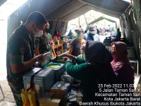 Kodim 0503/JB Danramil 01/TS Pantau dan Berikan Edukasi di Serbuan Vaksinasi TNI