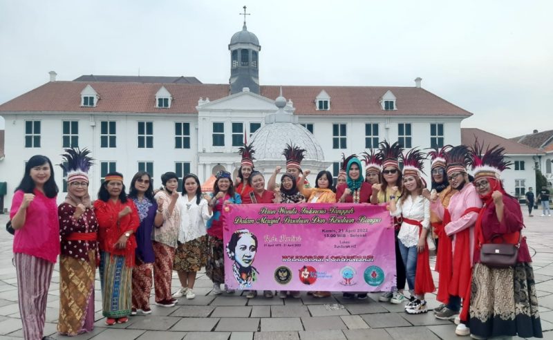 Peranan Wanita Indonesia Tangguh Dalam Merajut Persatuan Dan Kesatuan