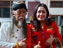 Tokoh Adat Sunda Dr.Yusuf Bahtiar Dan Abah Anton Charlian Serahkan Penghargaan