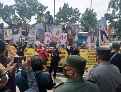 Aksi Demo FWJ Terkait Pengusiran Dan Pemukulan Wartawan Darma Wijaya Oleh Sumarecon