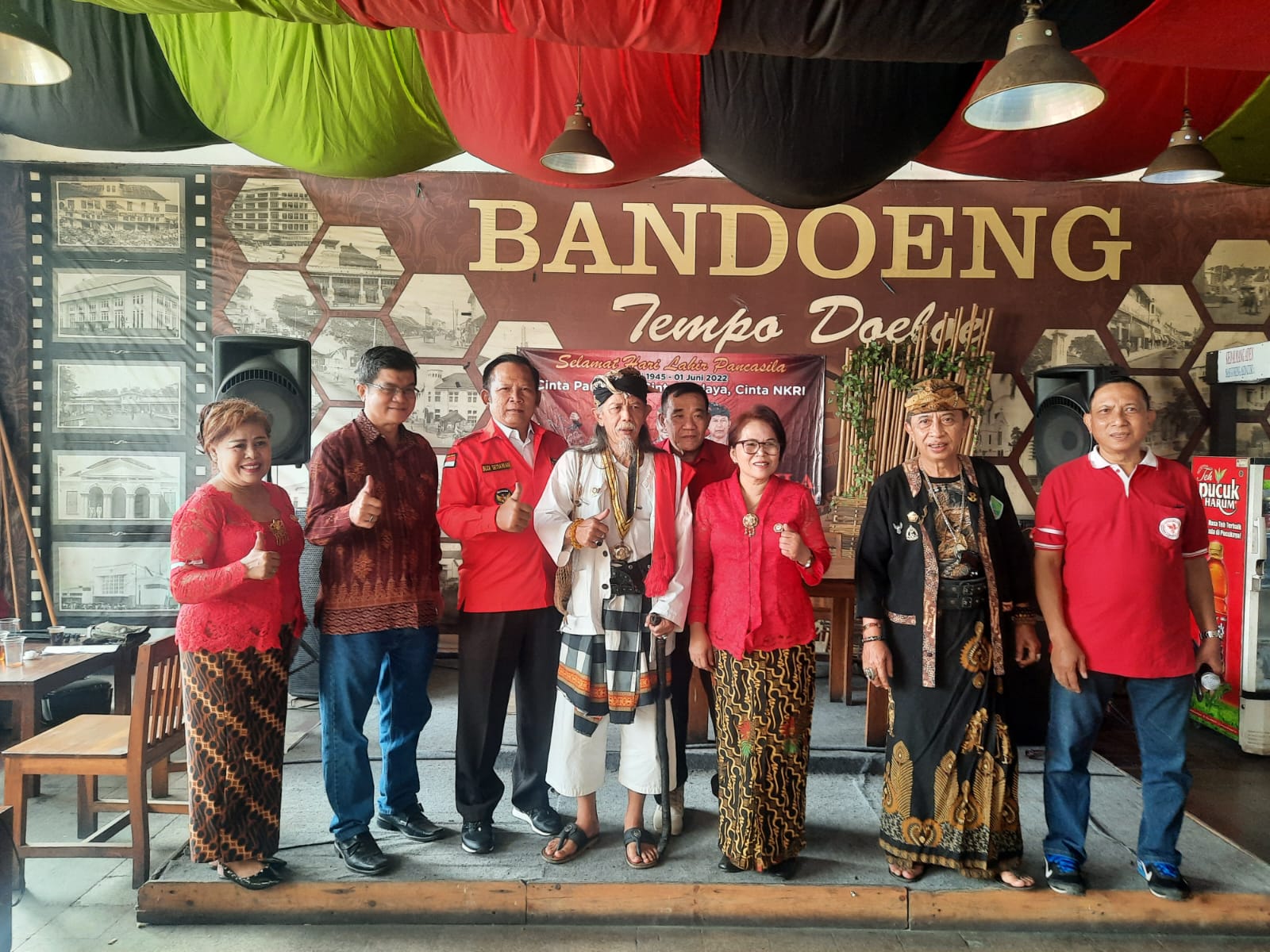 Tiga Purnawiran Jendreral Bersama Masyarakat Peringati Hari Lahir Pancasila Di Kota Bandung