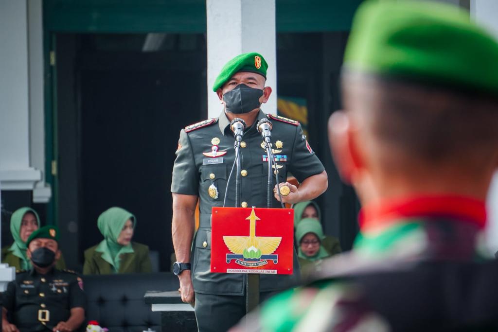Danpusdikpal Kodiklatad Pimpin Upacara Penutupan Dikjurta Peralatan TNI AD T.A 2022