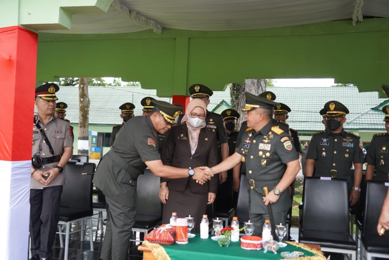 Danrem 022/PT Hadiri Upacara Penyumpahan Dan Penutupan Pendidikan Pertama Tamtama TNI AD