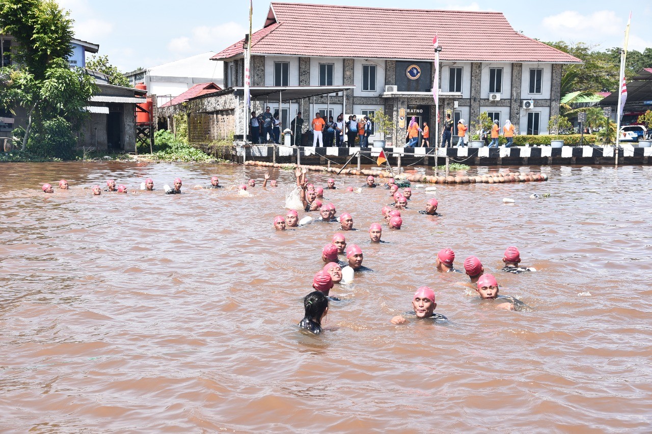 Meriahkan HUT Ke 77 TNI, Lantamal XII Gelar Water Trappen Di Sungai Kapuas