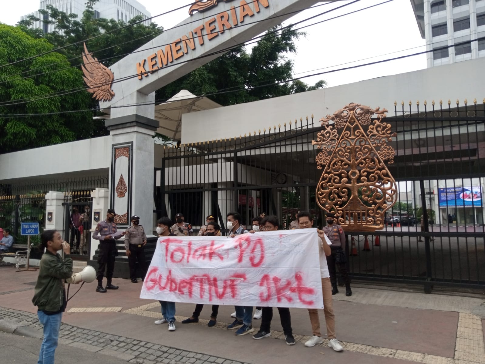 Barisan Mahasiswa Peduli Jakarta Menolak Heru Budi Hartono Sebagai PJ Gubernur DKI Jakarta 