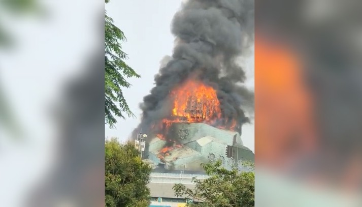 Masjid Jakarta Islamic Center Kebakaran, Sebanyak 6 Unit Damkar pemadam kebakaran di kerahkan