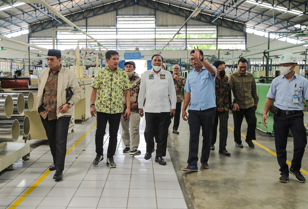 Pengawasan UU Perindustrian, Komite II DPD RI mengunjungi industri jaring ikan dan industri rotan di Cirebon