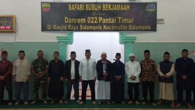 Danrem 022/PT Safari Shalat Subuh Bersama Masyarakat di Masjid Raya Nurul Islam Sidamanik