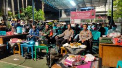 Kapolres Metro Jakpus Ngobrol Santai dan Nobar Bersama Warga Kelurahan Bungur Senen