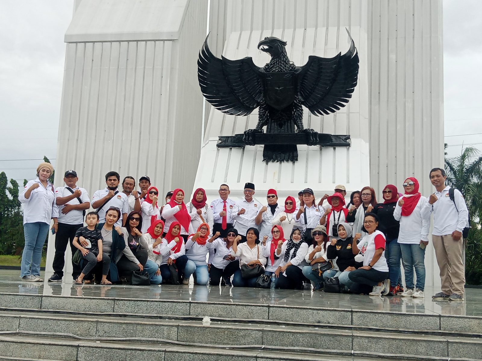 GRN Gerakan Rakyat Nusantara Gelar Tabur Bunga Kenang Hari Pahlawan 10 Nopember