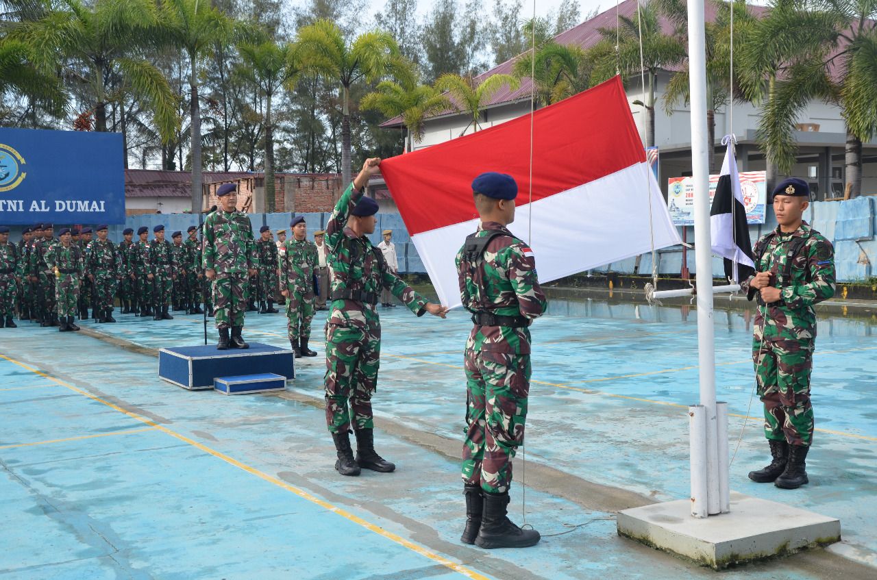 TNI AL Upacara Bendera Tujuh Belasan Di Mako Lanal Dumai
