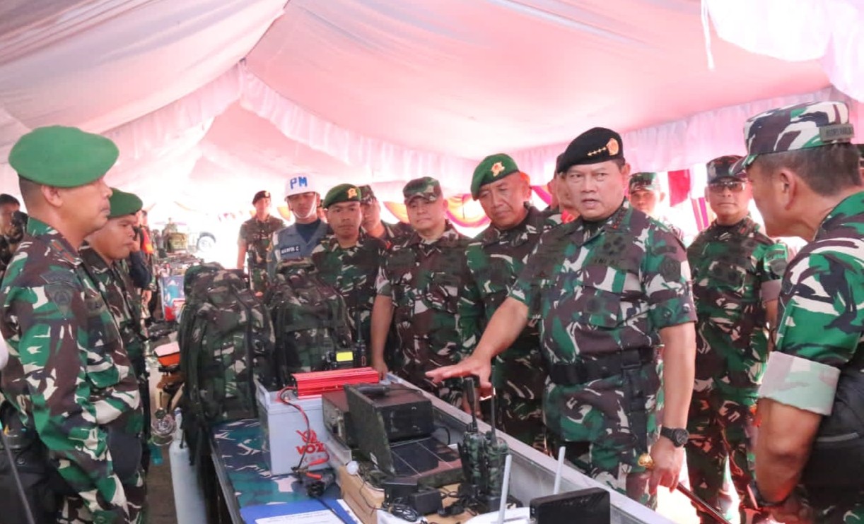 Panglima TNI Laksamana TNI Yudo Margono Pimpin Upacara Riksiaops dan Pemberangkatan Satgas Pamtas RI-PNG Kewilayah Papua TA. 2023