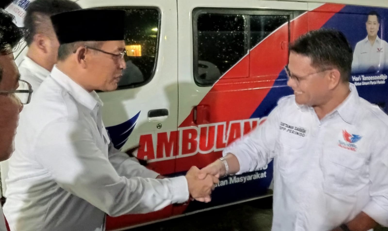 Ketua DPP Partai Perindo Sortaman Saragih Serahkan Mobil Ambulans Kepada Perindo Simalungun