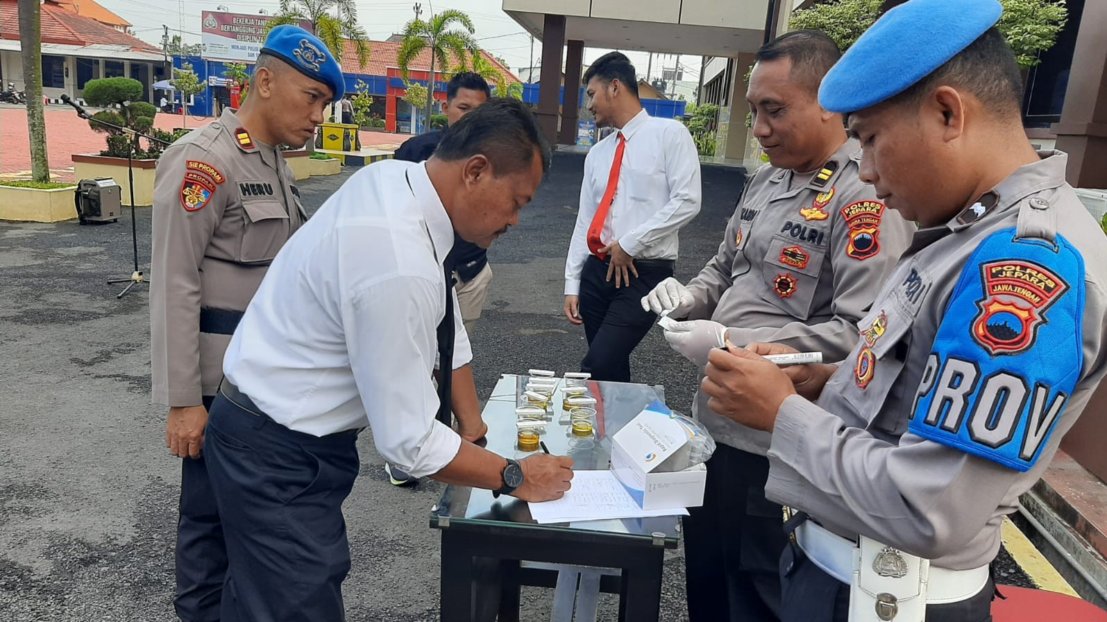 Kasipropam Polres Jepara Jawa Tengah Lakukan Sosialisasi Nomor Hotline Buat Aduan Masyarakat