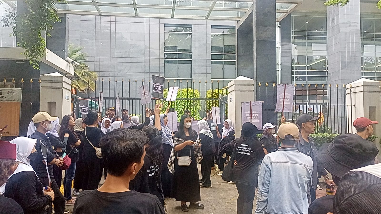 Aksi Ahli waris Di Pengadilan Negeri Jakarta Pusat DAAM Bin NASAIRIN Minta Pengembalian Uang Konsinyasi Ganti Rugi Tanah