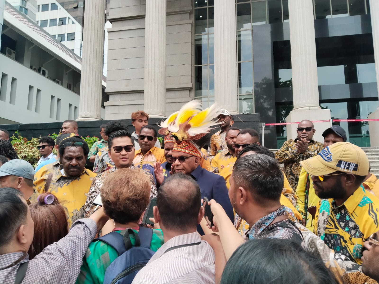 Paslon Nomor 1 Elvis Tabuni-Naftali Akawal Berikan Keterangan di MK Terkait Sengketa Pilkada Puncak Papua 