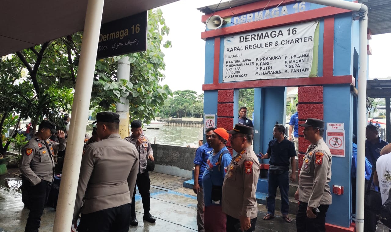 Polres Kepulauan Seribu Bersama TNI Amankan Keberangkatan Wisatawan di Marina Ancol