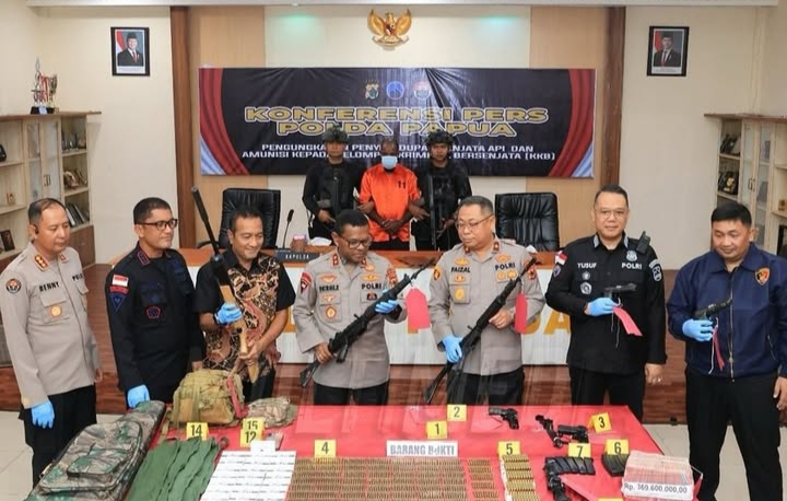 Komisi III DPR RI Apresiasi Polri Ops Damai Cartenz Gagalkan Penyelundupan Senjata ke KKB