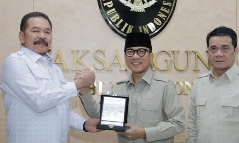 Mendes PDT Yandri Susanto Temui Jaksa Agung Bahas Penyimpangan Dana Desa  