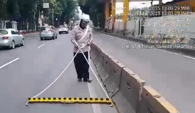 Polisi Gelar Patroli Ranjau Paku di Jalan Pejompongan Menuju Tol Semanggi
