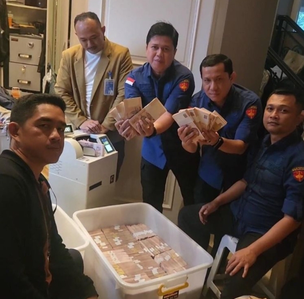 Kejagung Sita Uang Rp 920 Miliar dan 51 Kg Emas dari Rumah Eks Pejabat MA Zarof Ricar