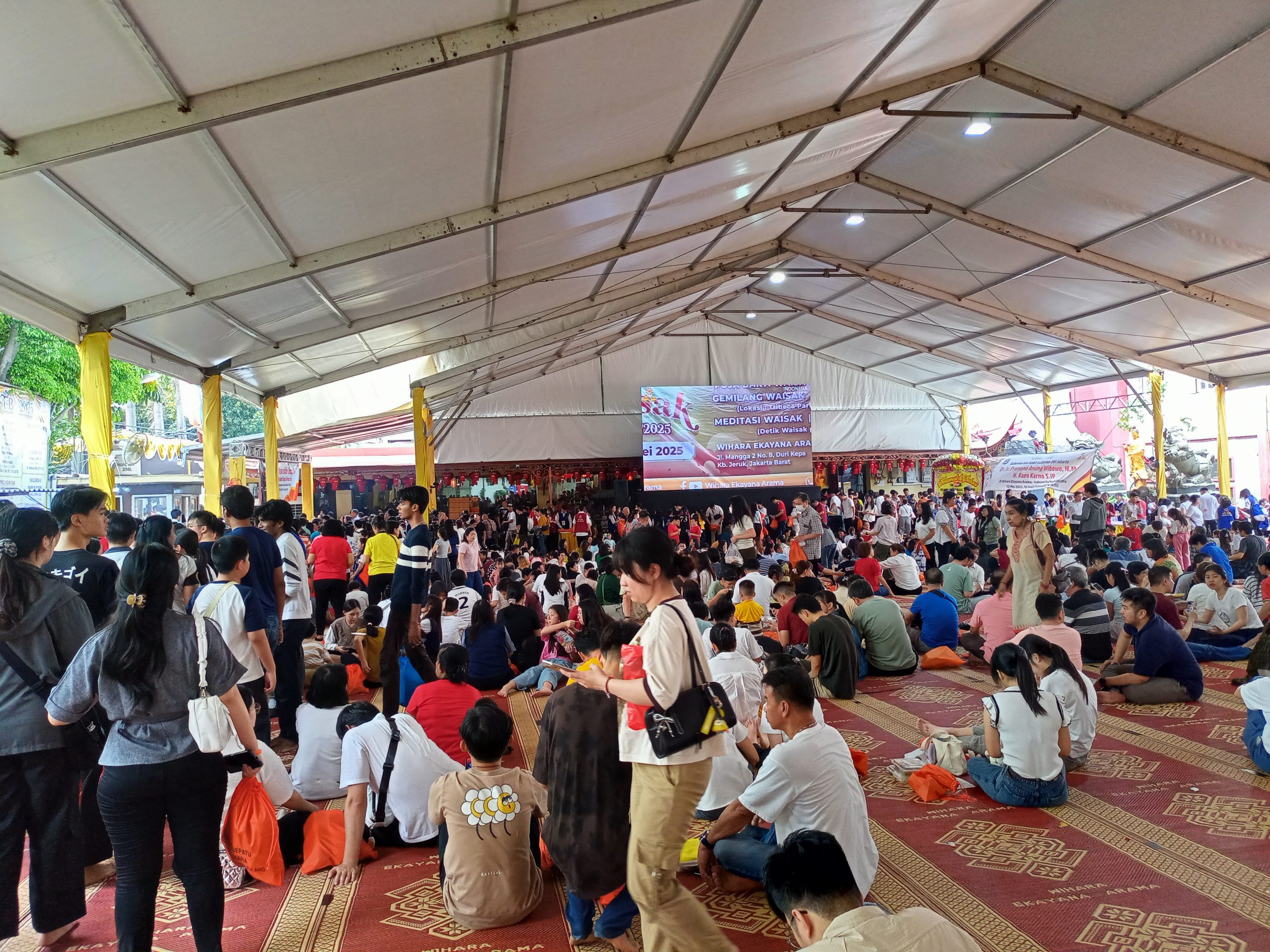 Menteri Agama Serukan Bersatu Diatas Perbedaan, di Perayaan Waisak 2569 BE Wihara Ekayana Arama