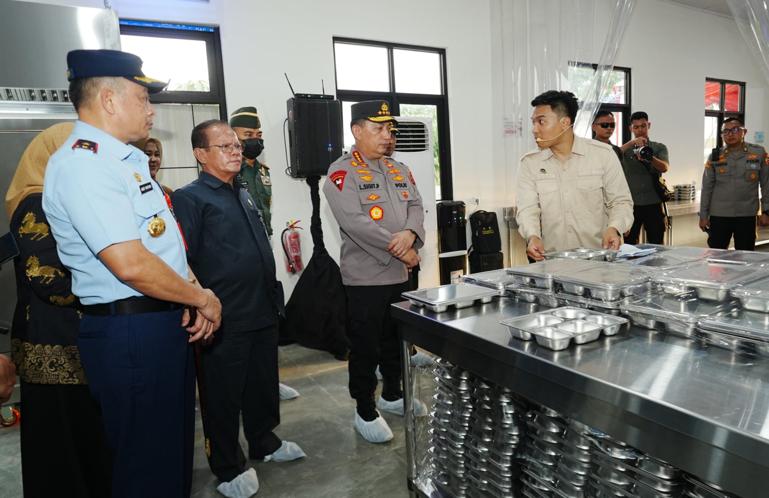 Kapolri Tinjau SPPG Polda Sulsel, Pastikan Kesiapan Dukung Program MBG