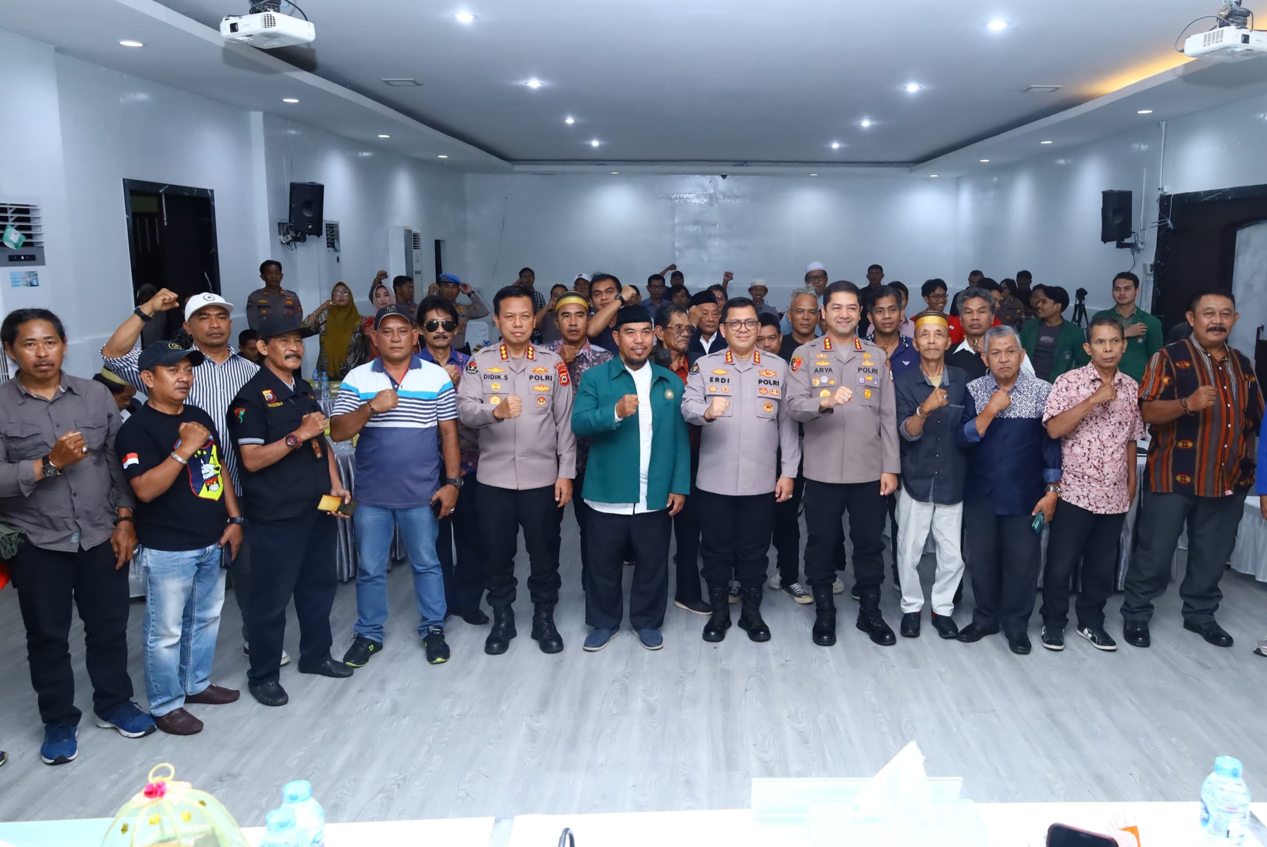 Divhumas Polri Gelar FGD Kontra Radikal: “Terorisme adalah Musuh Kita Bersama” di Polrestabes Makassar