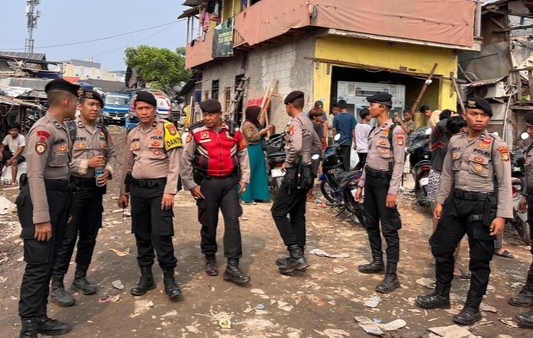 Polda Metro Kawal Distribusi Bantuan Korban Kebakaran Penjaringan