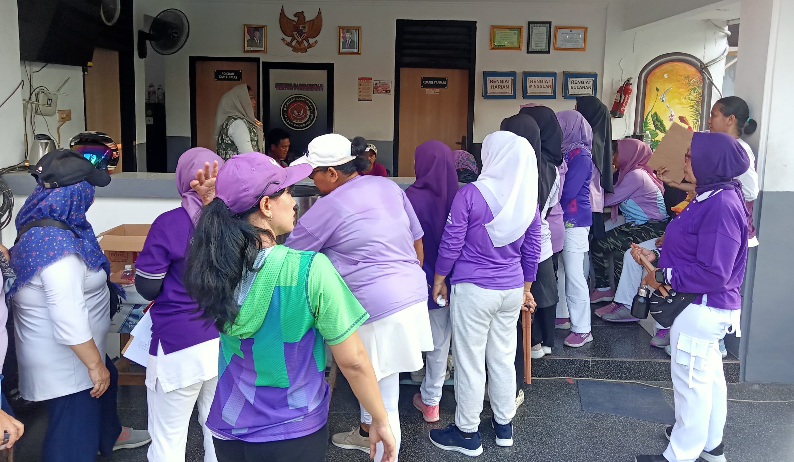 Warga Pademangan Barat Kompak Tolak Mutasi Aiptu Lukman: Dinilai Sosok Polisi Humanis dan Mengayomi