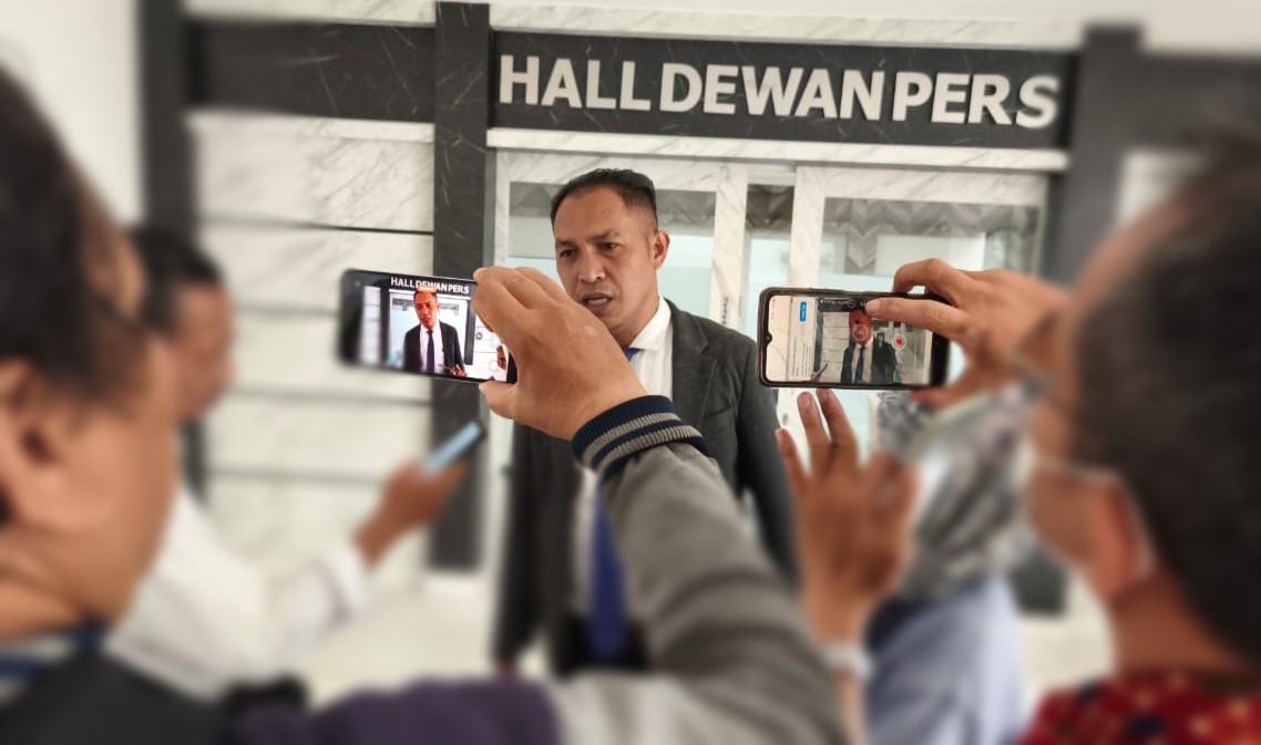 Advokat Maluku Roni Sianressy Laporkan Media Yang Telah Melanggar Kode Etik Ke Dewan Pers