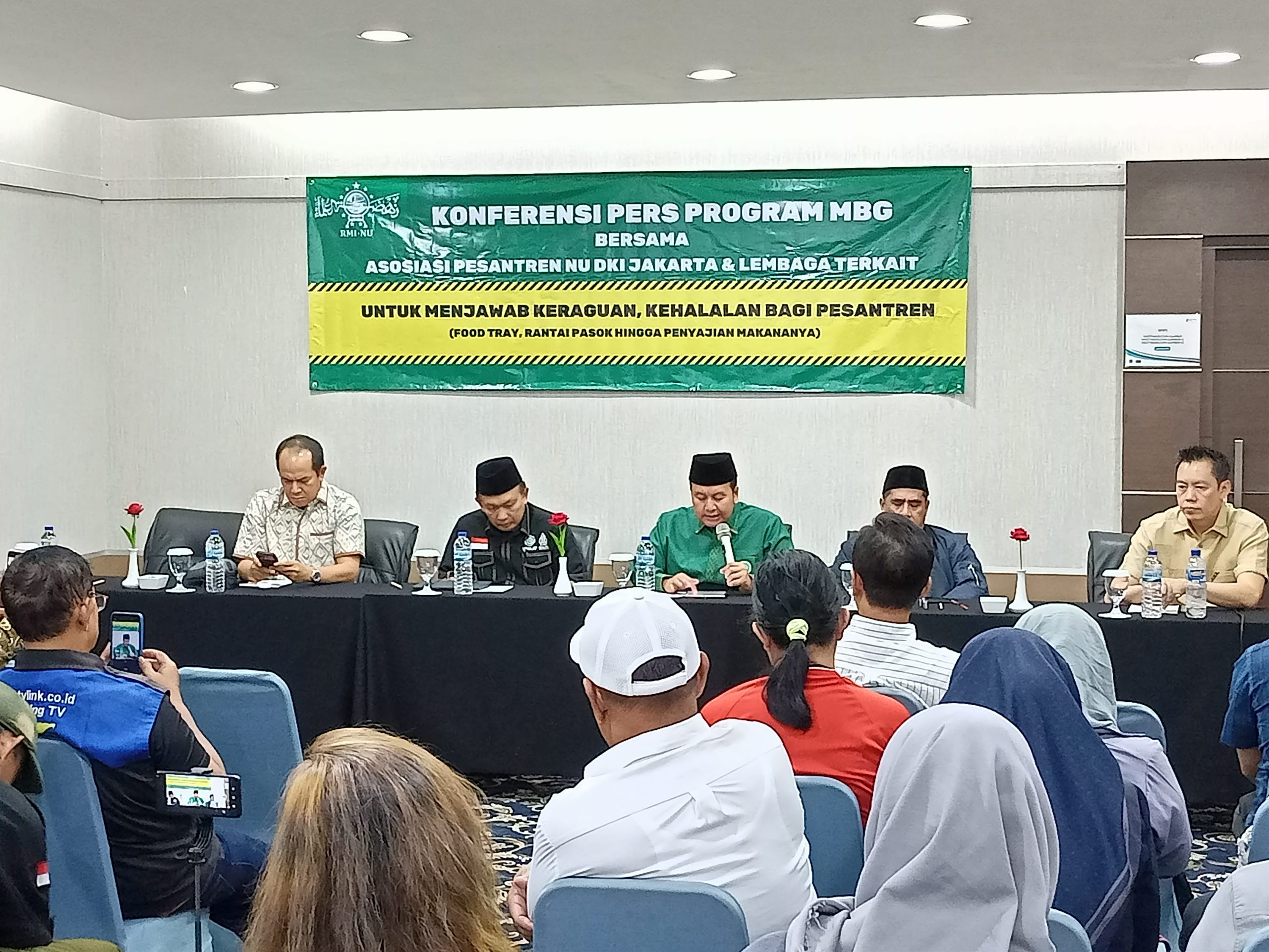 Komisi Fatwa MUI Pusat, Food Tray Logo Halal Syarat Sertifikasi Dapur MBG,