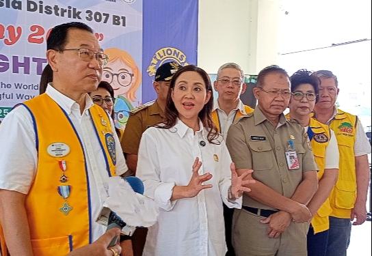 DPD RI DKI Jakarta Hj Happy Djarot Dukung Pemeriksaan Mata Gratis Bagi 2.800 Siswa 