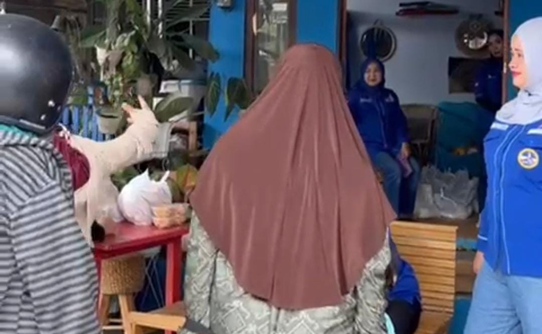 Demokrat HSU Gelar Sembako murah Untuk Para UMKM