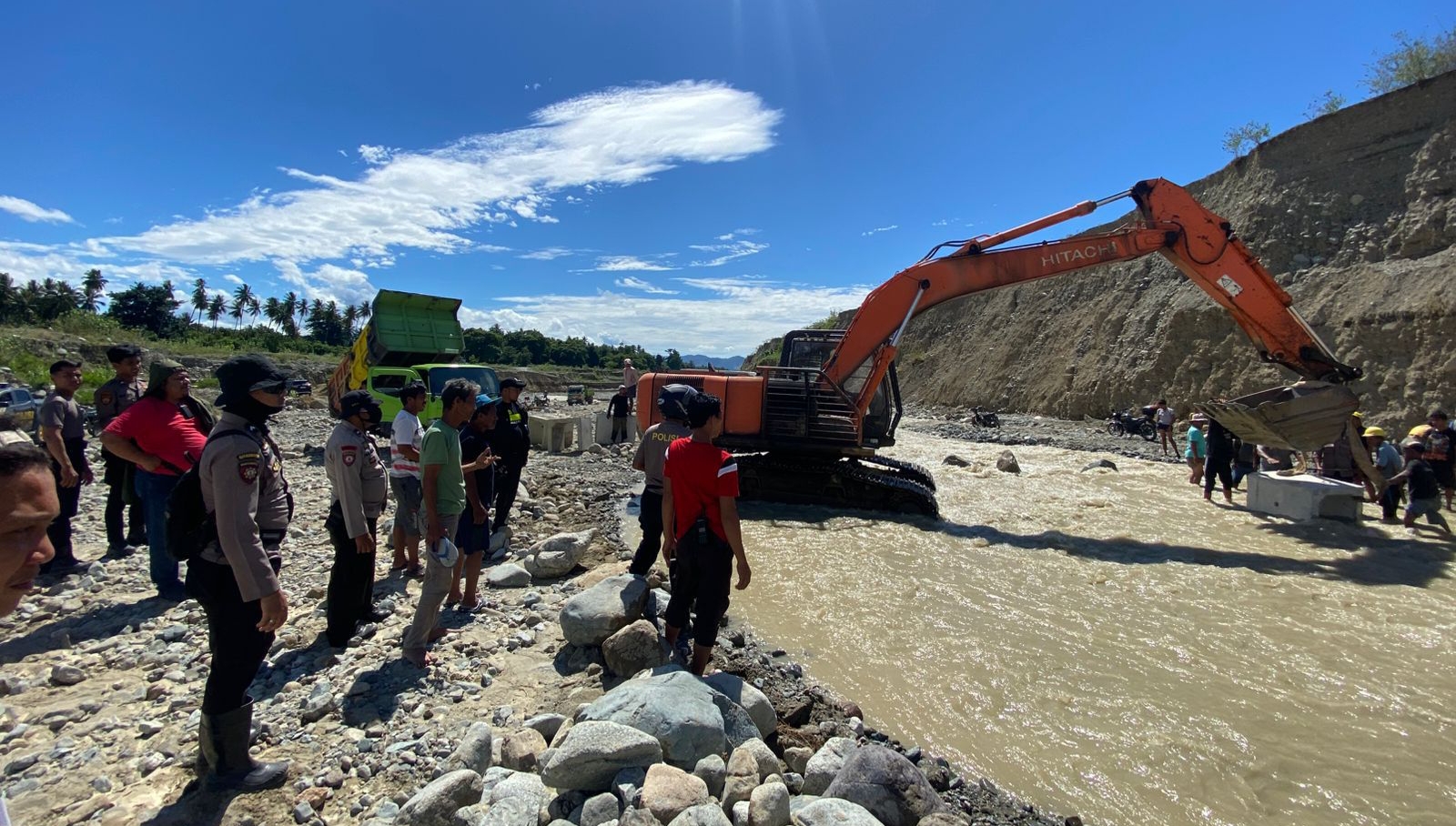 Sinergi TNI Bersama Polri Percepat Pemulihan Banjir Donggala