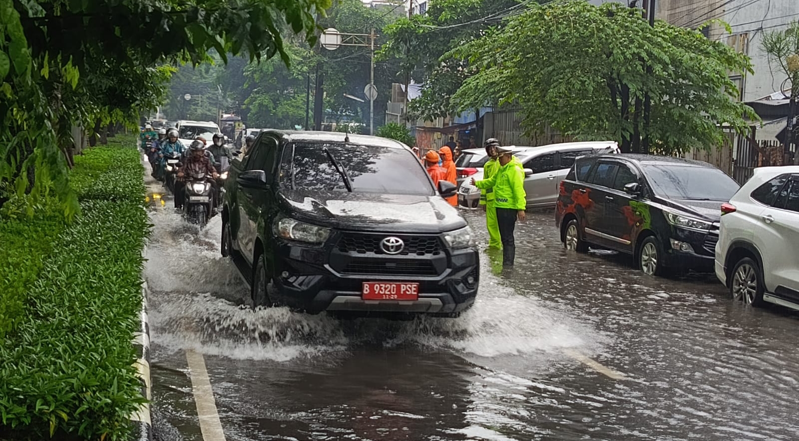 Banjir Rendam Sejumlah Ruas Jalan Jakarta, Polda Metro Jaya Siagakan 128.247 Personel di sejumlah Titik ruas jalan utama