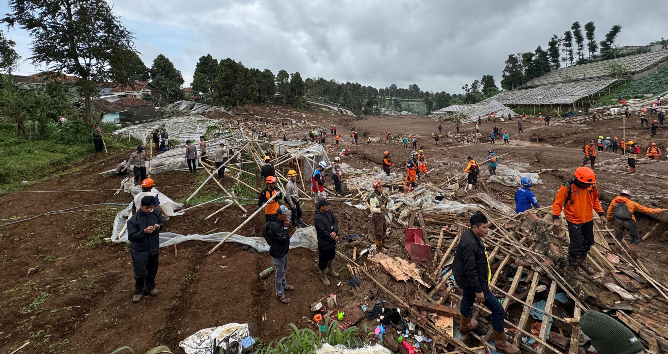 Wapres Ke Bandung Barat Tinjau Lokasi Bencana Longsor dan Posko Pengungsian