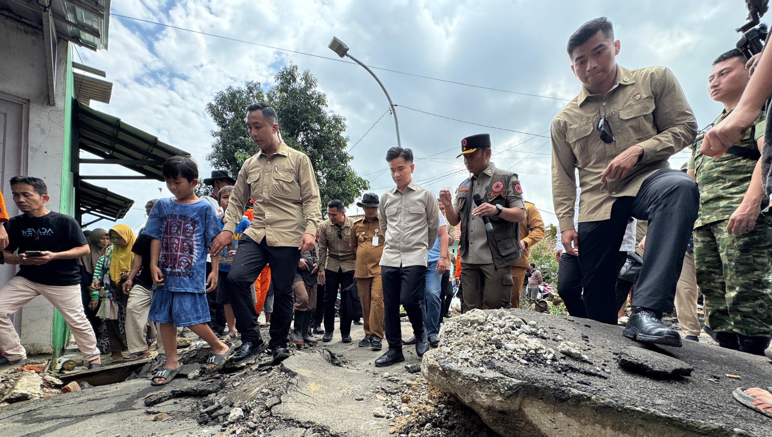 Tinjau Lokasi Bencana Tanah Bergerak di Tegal, Wapres Pastikan Keselamatan Warga Jadi Prioritas