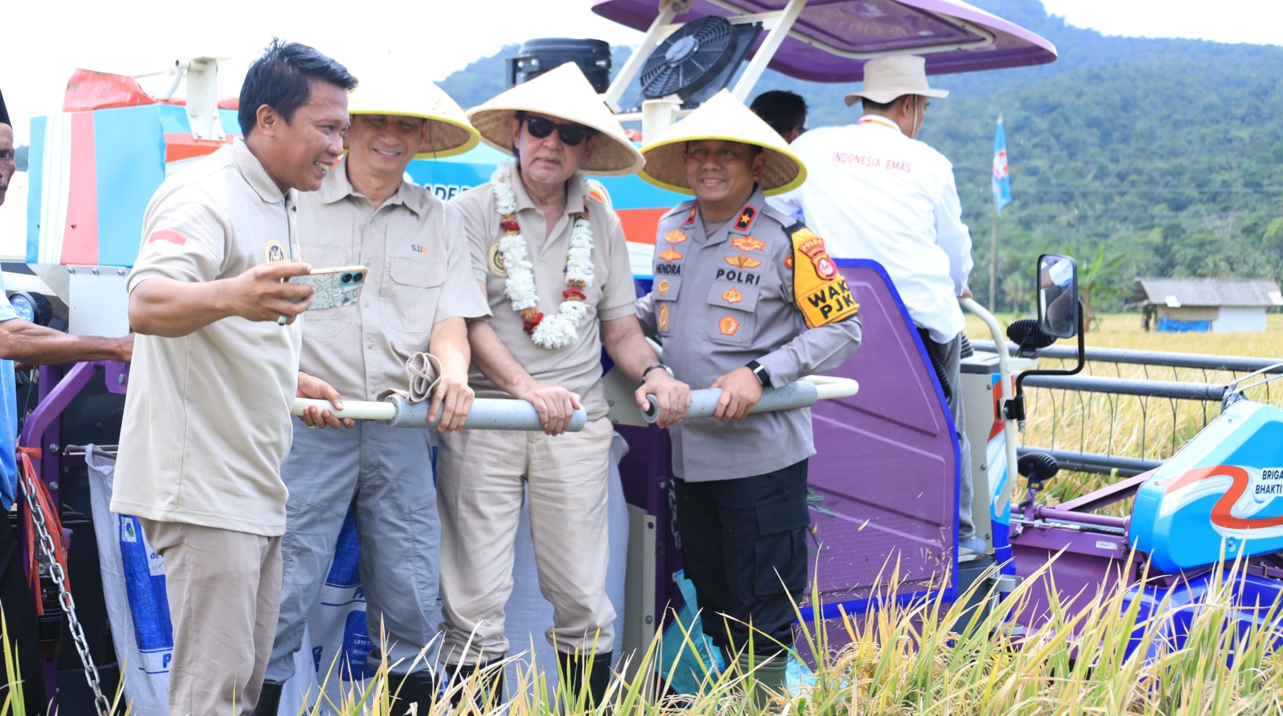 Wakapolda Banten Hadiri Panen Raya Padi Organik PS-08,