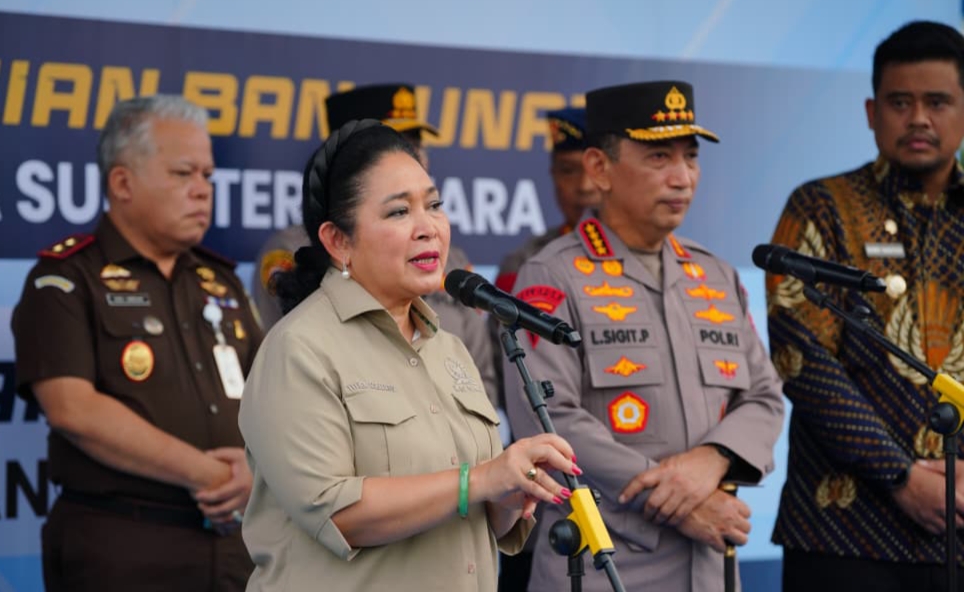 Hadiri Pelepasan 22 Kontainer Bantuan Kemanusiaan Korban Bencana Sumatra, Ketua Komisi IV DPR RI Apresiasi Polri