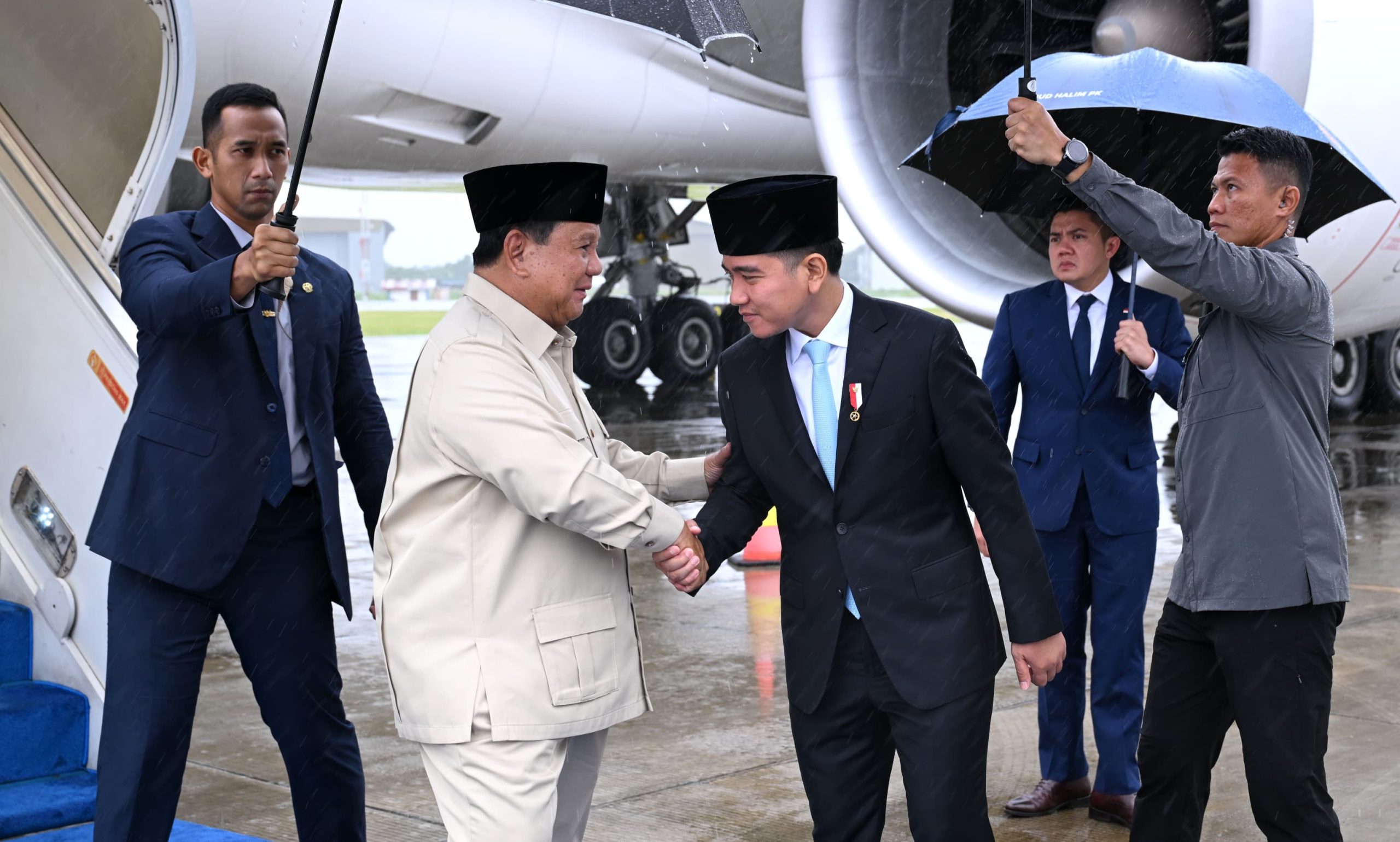 Wapres Sambut Kedatangan Presiden Prabowo Usai Kunjungan Kerja ke Sejumlah Negara