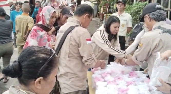 AJB Bagikan 5000 Porsi Takjil di Seluruh Indonesia, Perkuat Kebersamaan Lintas Umat