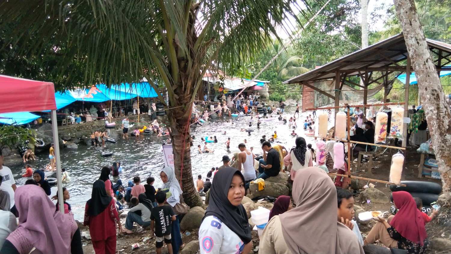 Wisata Ikan Larangan Lubuak Landua Padat Pengunjung Selama Libur Lebaran