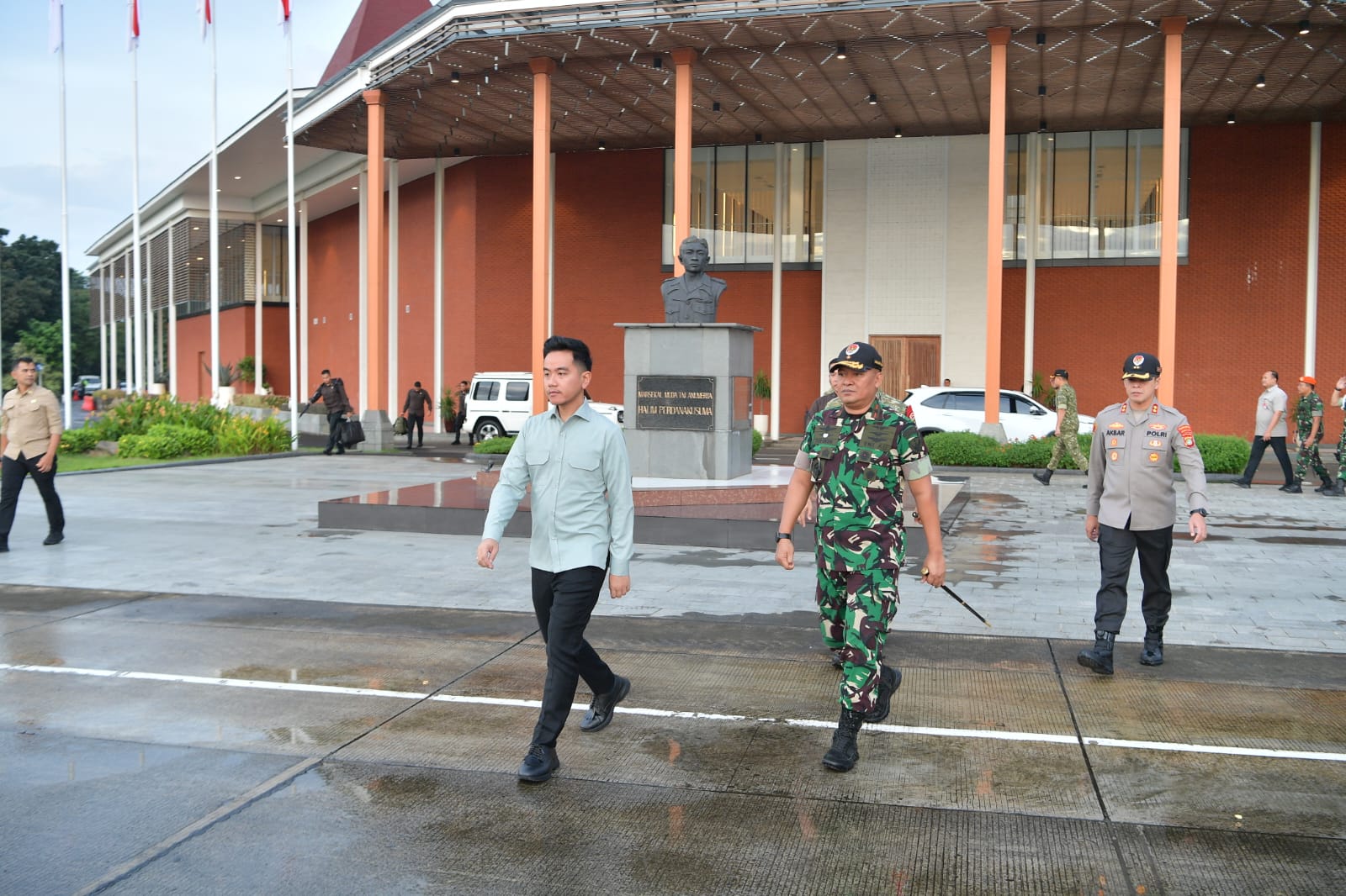 Kunjungi Tuban, Wapres Tinjau Proyek Industri hingga Pasar Rakyat
