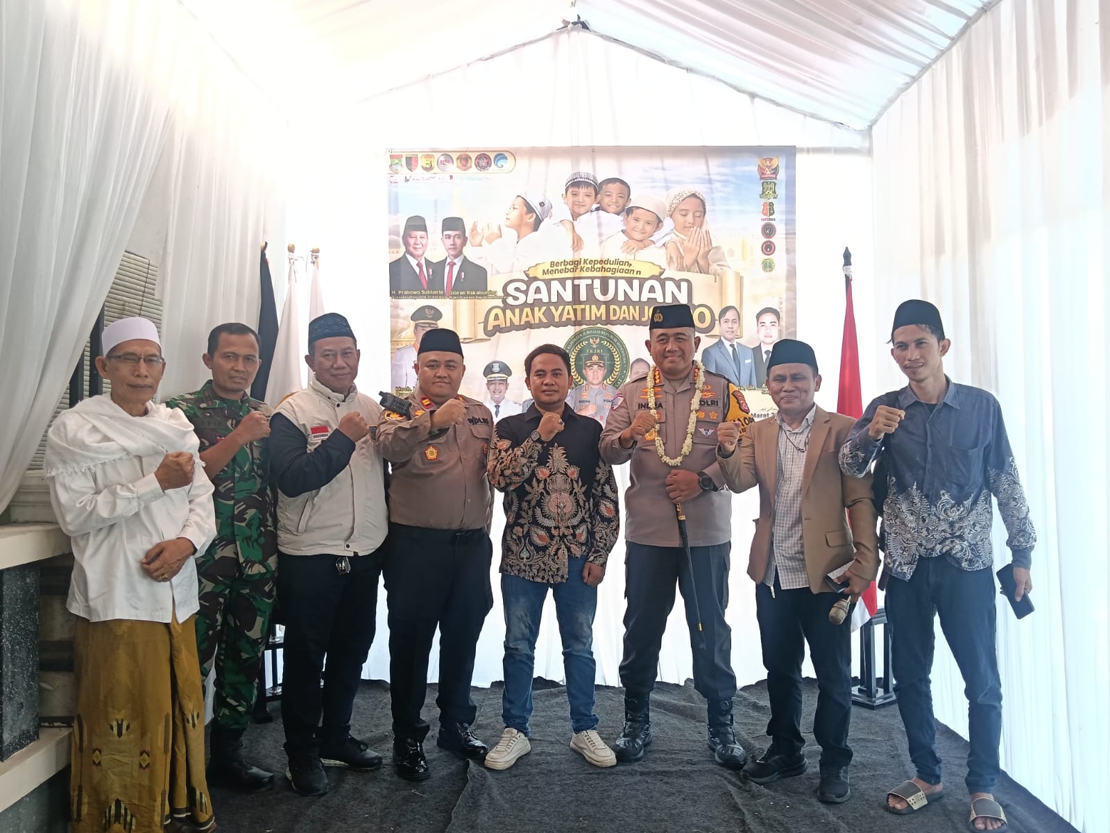 Arul Pimpin Aksi Sosial FRJRI di Kronjo, 200 Anak Yatim dan Kaum Jompo Terima Santunan