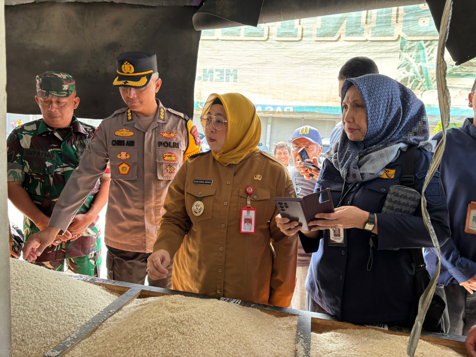 Jelang Lebaran 2026, Bapanas dan Tim Gabungan Sidak Pasar Cisoka Pastikan Stok Pangan Aman