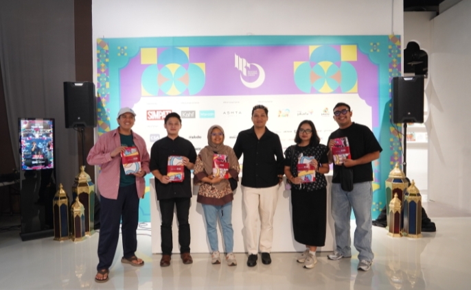 Sarung Duta SIMPATI Hadir di Illustrated Ramadhan Jakarta, Kolaborasi Kreatif dengan Abenk Alter