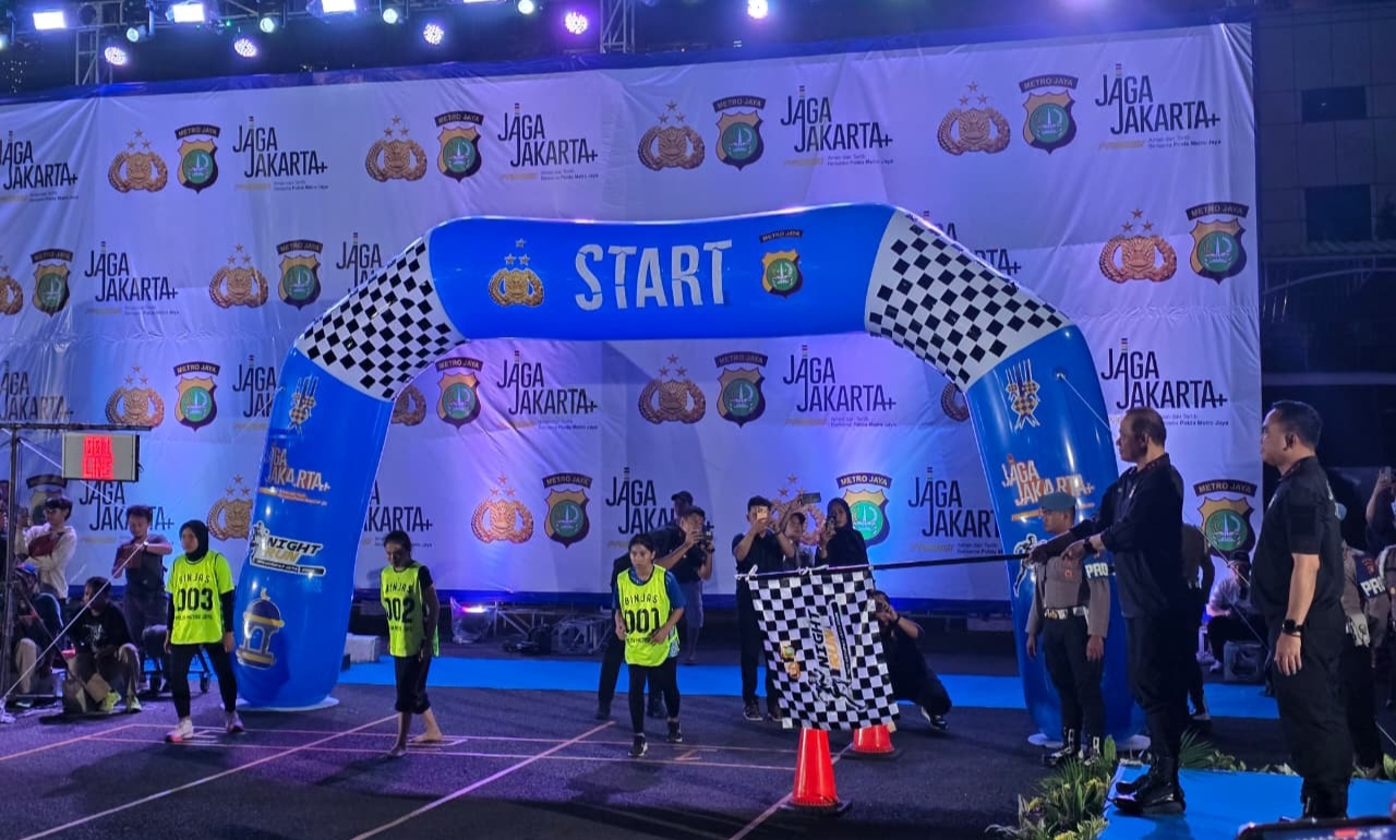 Kapolda Metro Jaya Adakan Lomba Lari Malam di Kantor Polisi