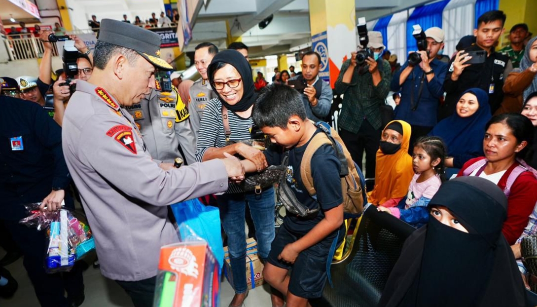 Tinjau Terminal Purabaya Bungurasih, Sidoarjo Jawa Timur,  Kapolri Ingatkan Sopir Bus, Begini Kata Kapolri