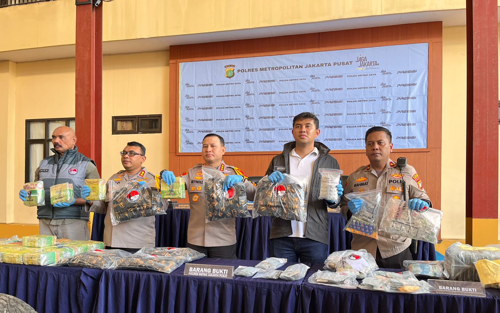 Polisi Berhasil Mengungkap Jaringan Narkoba Lintas Jakarta Medan, Beserta Barang Bukti Sabu 26,7 Kg 